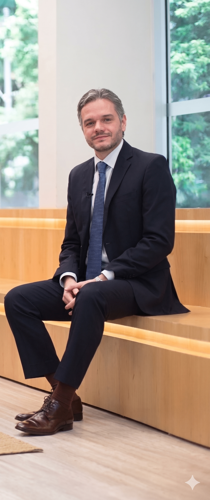 Dr. Sousa Bruno em ambiente profissional